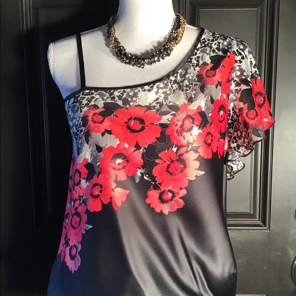 Beautiful one shoulder blouse - Picture 2 of 3